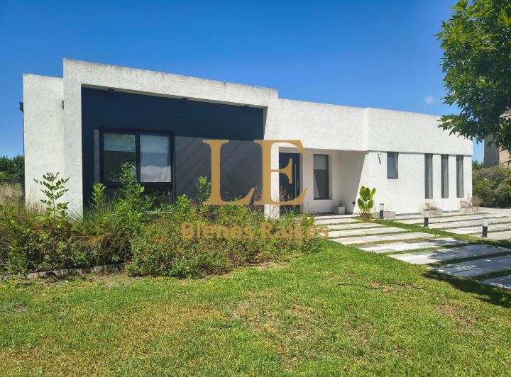 Casa · 240m² · 5 Ambientes · 5 Cocheras