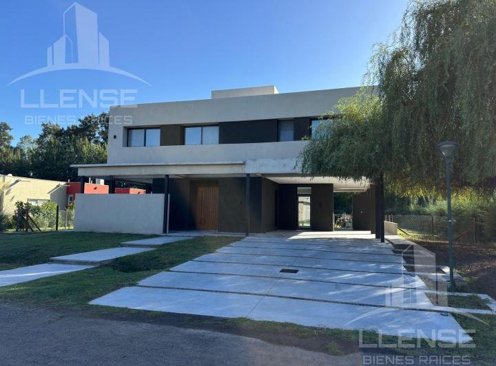 Casa · 174m² · 4 Ambientes · 1 Cochera