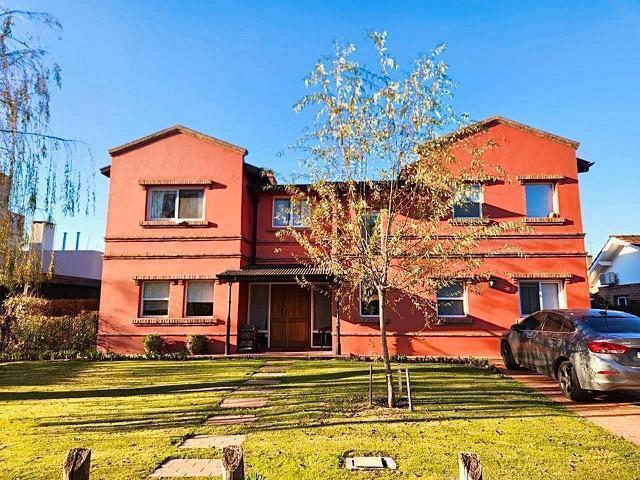 Casa · 270m² · 7 Ambientes