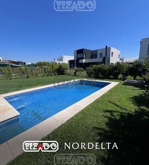Casa · 197m² · 4 Ambientes · 2 Cocheras