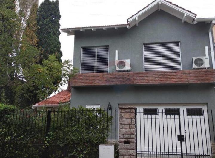 Casa · 330m² · 4 Dormitorios