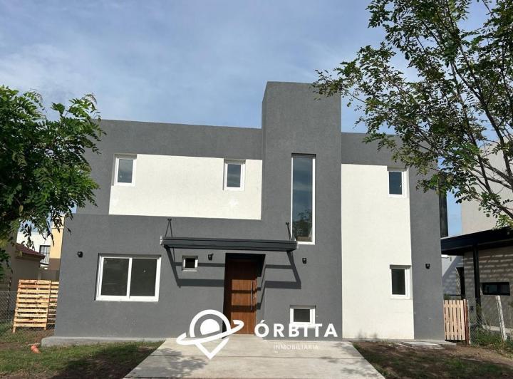 Casa · 144m² · 5 Ambientes · 2 Cocheras