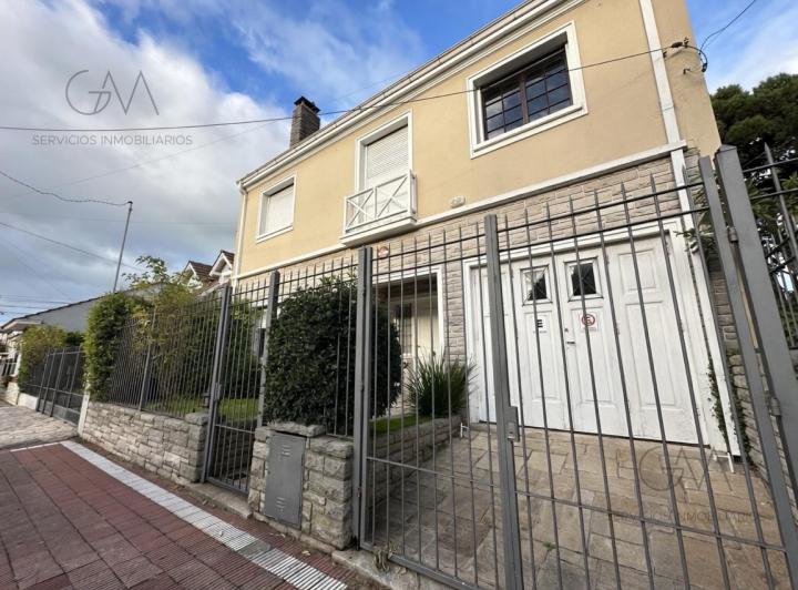 Casa · 247m² · 5 Ambientes · 2 Cocheras