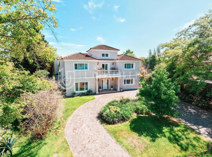 Casa · 336m² · 10 Ambientes