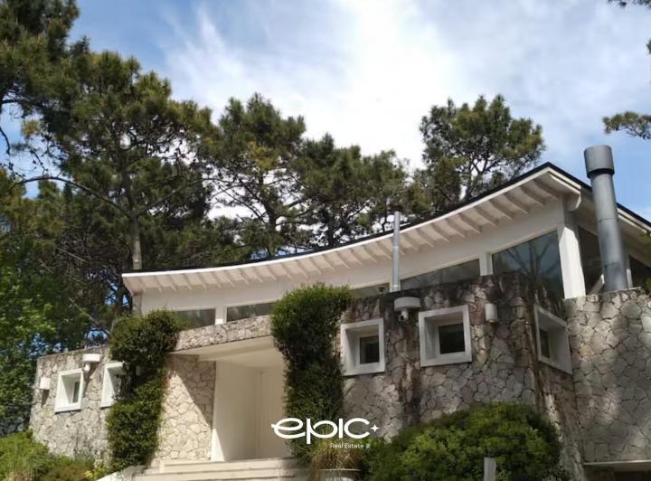 Casa · 310m² · 5 Ambientes