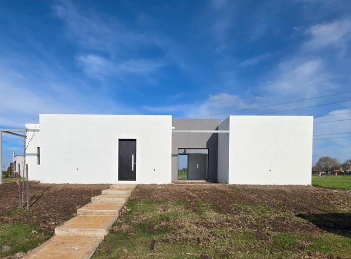 Casa · 145m² · 4 Ambientes · 1 Cochera