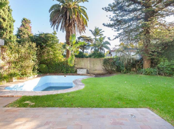 Casa · 350m² · 5 Ambientes · 2 Cocheras