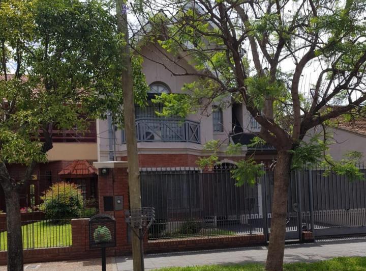 Casa · 325m² · 5 Ambientes · 3 Cocheras