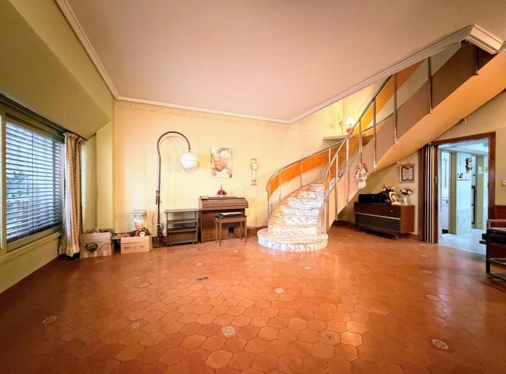 Casa · 259m² · 5 Ambientes · 2 Cocheras