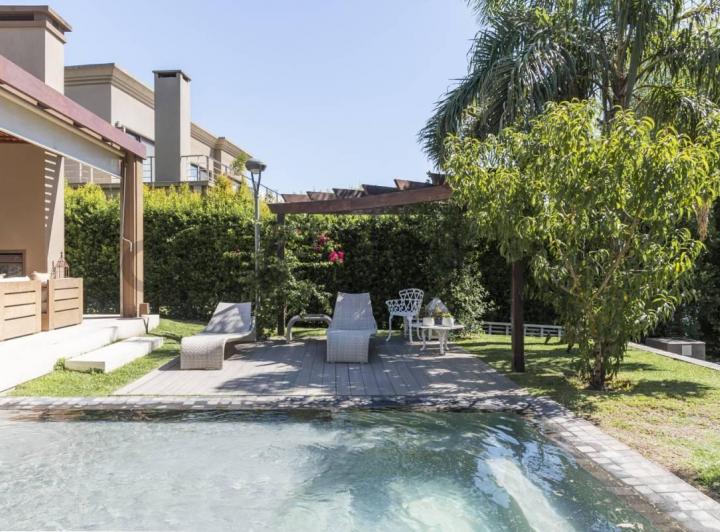 Casa · 500m² · 7 Ambientes · 4 Cocheras