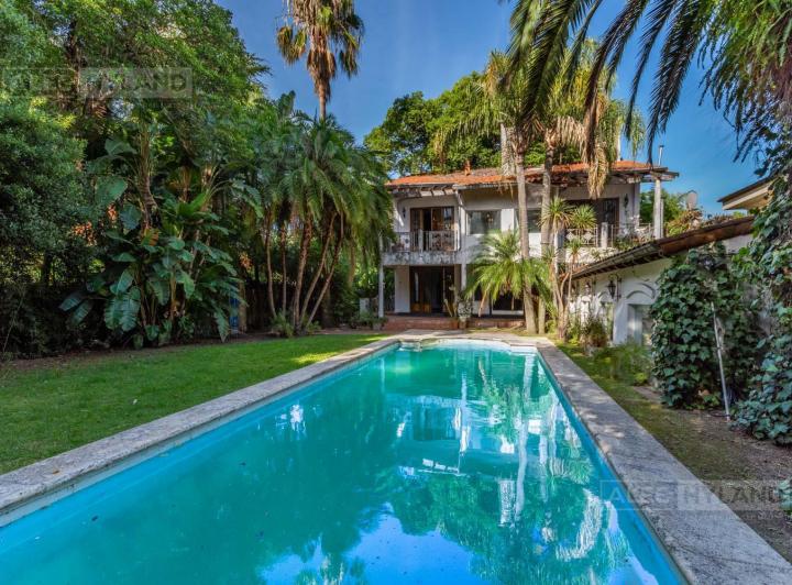 Casa · 302m² · 3 Ambientes · 2 Cocheras