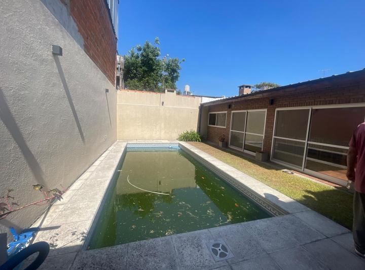 Casa · 237m² · 5 Ambientes · 2 Cocheras