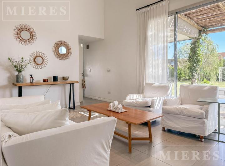 Casa · 174m² · 7 Ambientes · 2 Cocheras