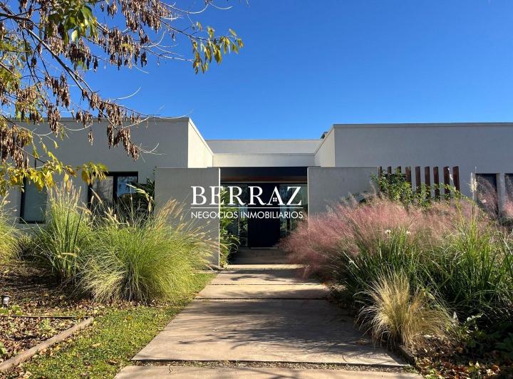 Casa · 228m² · 6 Ambientes · 2 Cocheras