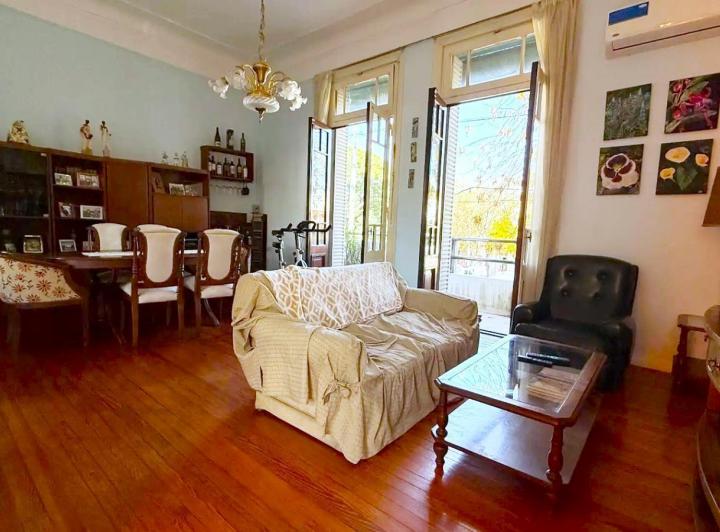 Casa · 278m² · 8 Ambientes · 1 Cochera