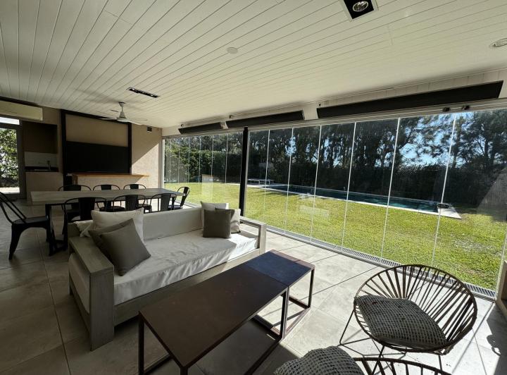 Casa · 226m² · 6 Ambientes · 1 Cochera