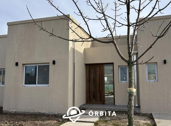 Casa · 147m² · 4 Ambientes · 2 Cocheras