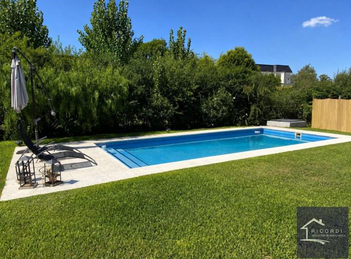 Casa · 165m² · 5 Ambientes · 3 Cocheras