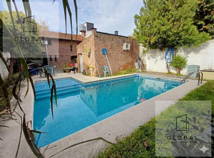 Casa · 198m² · 5 Ambientes · 2 Cocheras