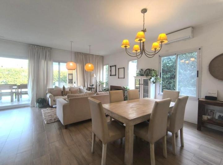 Casa · 138m² · 4 Ambientes · 4 Cocheras