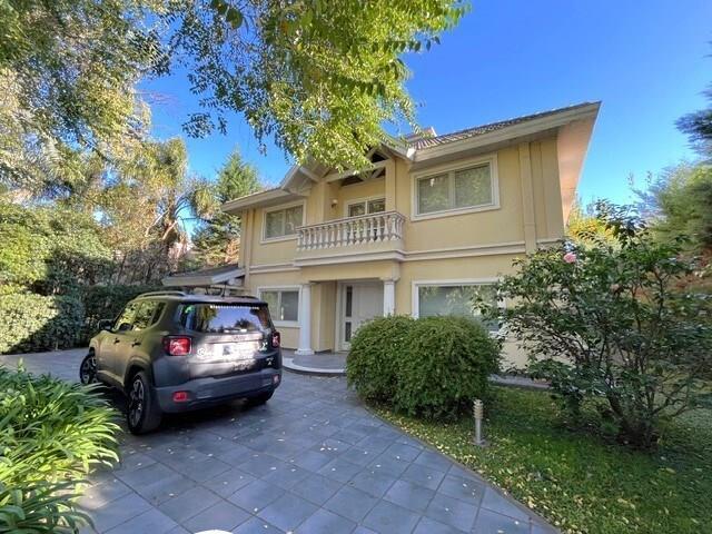 Casa · 274m² · 7 Ambientes · 1 Cochera