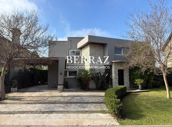 Casa · 229m² · 4 Ambientes · 1 Cochera