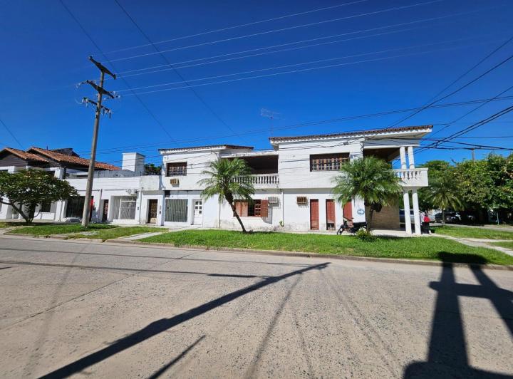 Casa · 645m² · 5 Ambientes · 1 Cochera