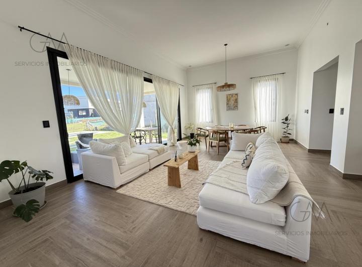 Casa · 193m² · 4 Ambientes · 1 Cochera