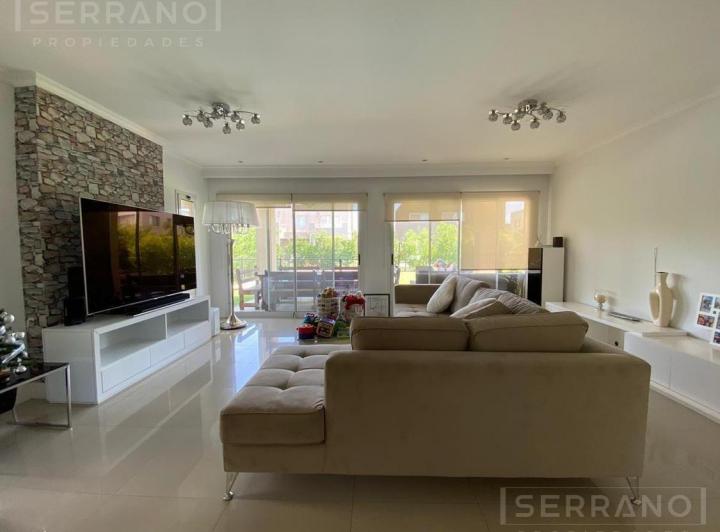 Casa · 230m² · 4 Ambientes · 5 Cocheras