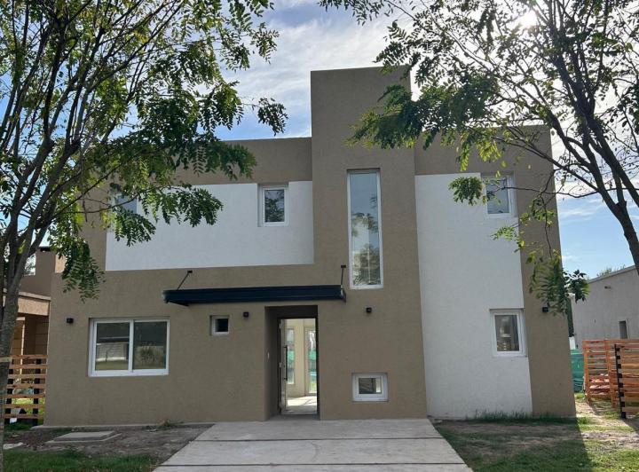 Casa · 144m² · 5 Ambientes · 3 Cocheras