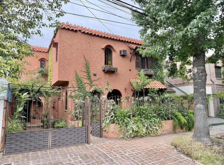 Casa · 200m² · 5 Ambientes · 1 Cochera
