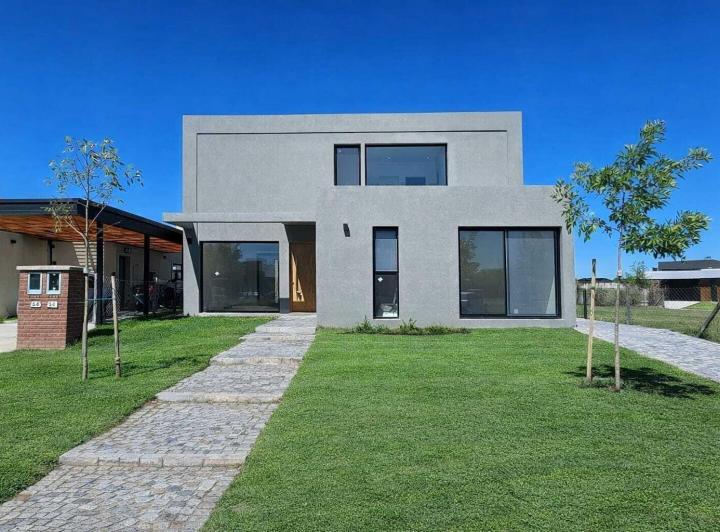 Casa · 180m² · 4 Ambientes · 1 Cochera