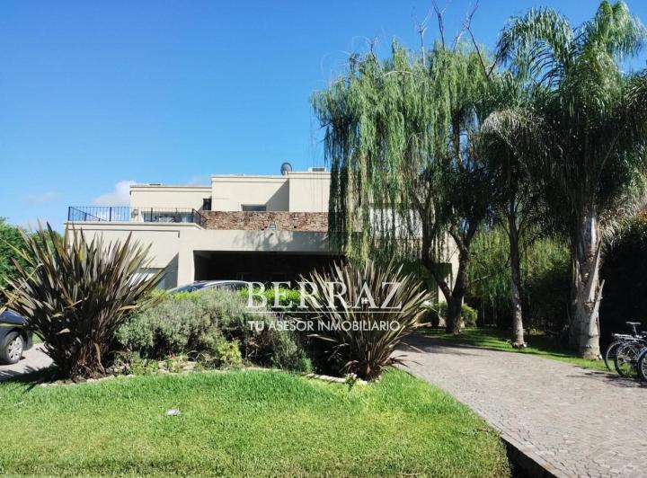Casa · 450m² · 9 Ambientes · 2 Cocheras