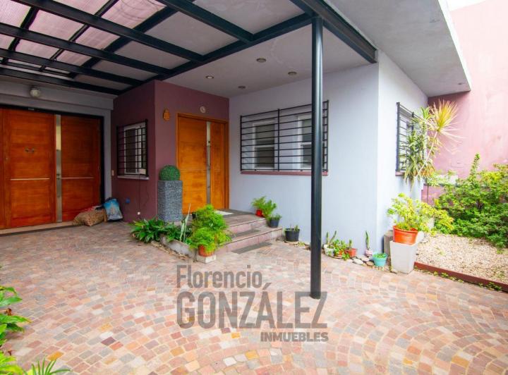 Casa · 294m² · 6 Ambientes · 2 Cocheras