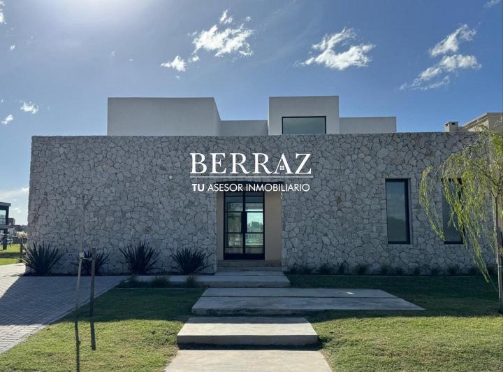 Casa · 223m² · 6 Ambientes · 1 Cochera