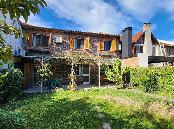 Casa · 224m² · 5 Ambientes · 1 Cochera