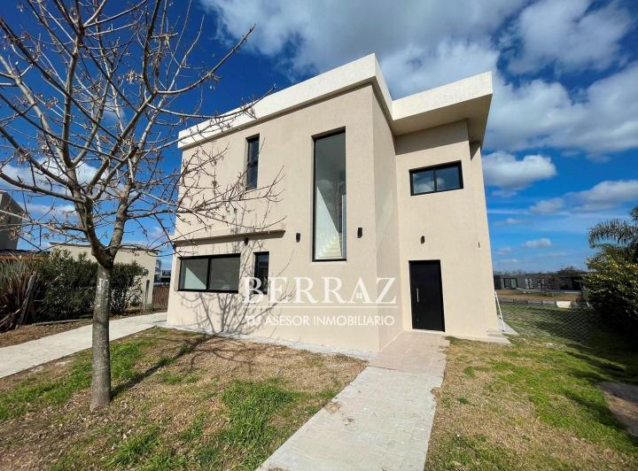Casa · 240m² · 5 Ambientes · 2 Cocheras