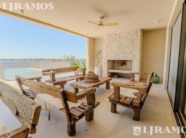 Casa · 396m² · 7 Ambientes · 2 Cocheras
