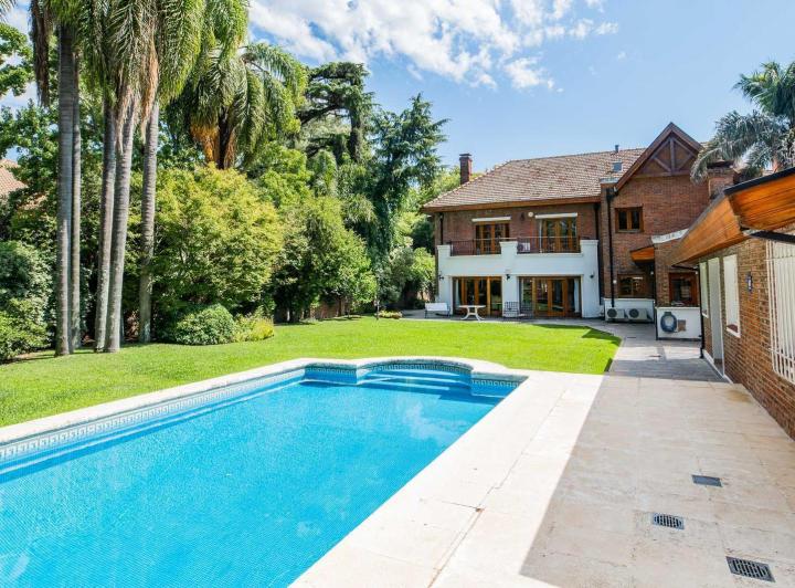 Casa · 561m² · 5 Ambientes · 2 Cocheras