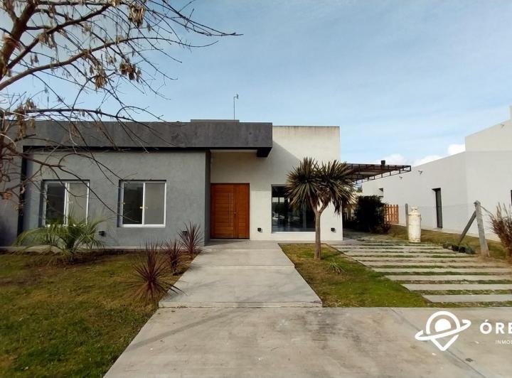 Casa · 122m² · 4 Ambientes · 1 Cochera