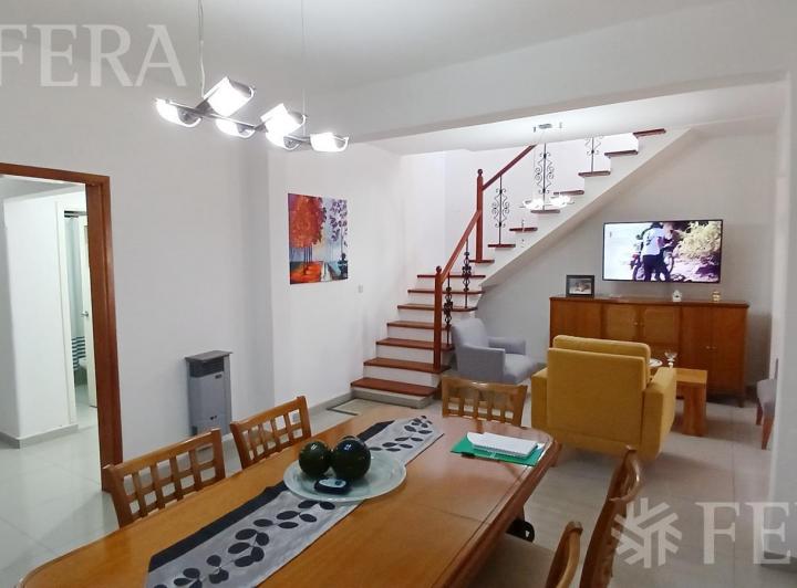 Casa · 380m² · 8 Ambientes · 2 Cocheras