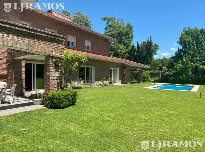 Casa · 480m² · 9 Ambientes · 10 Cocheras