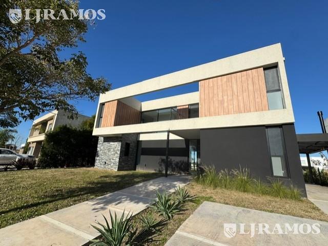 Casa · 224m² · 3 Dormitorios