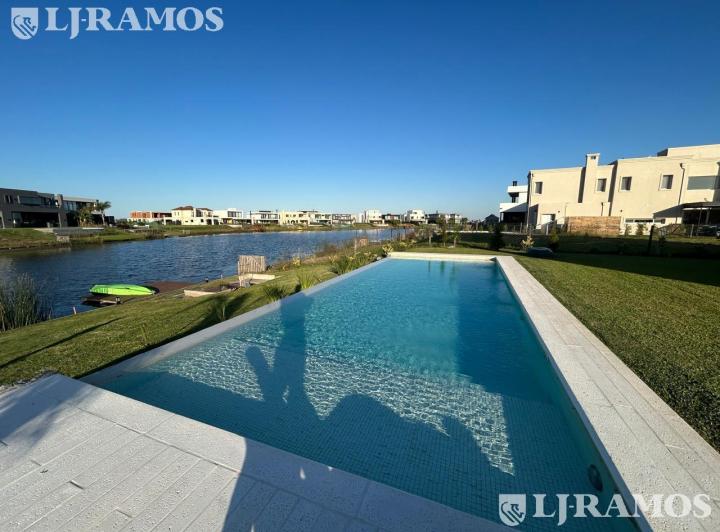 Casa · 250m² · 5 Ambientes