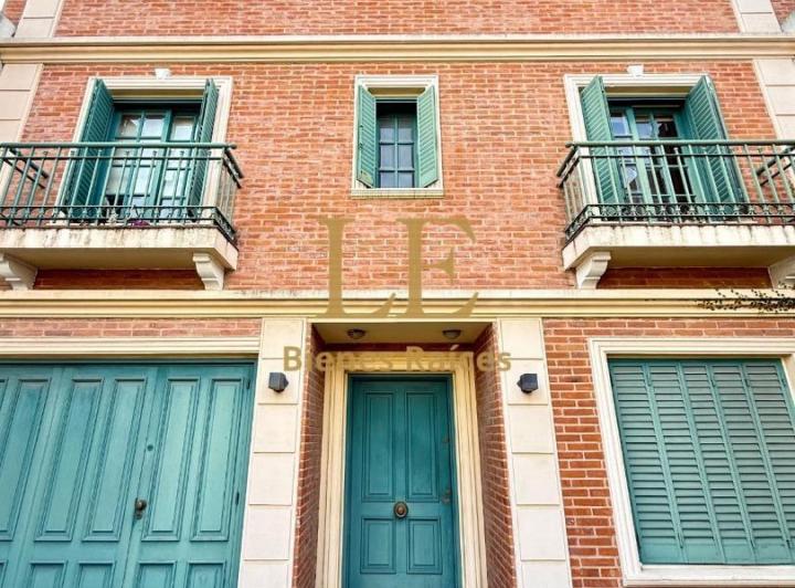 Casa · 330m² · 4 Ambientes · 3 Cocheras