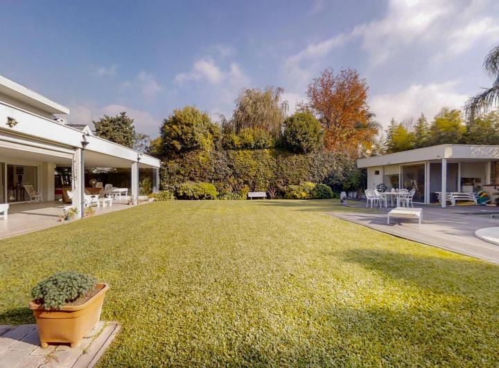 Casa · 675m² · 6 Ambientes · 6 Cocheras