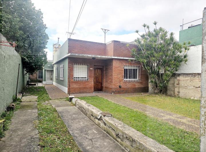 Casa · 160m² · 4 Ambientes · 2 Cocheras