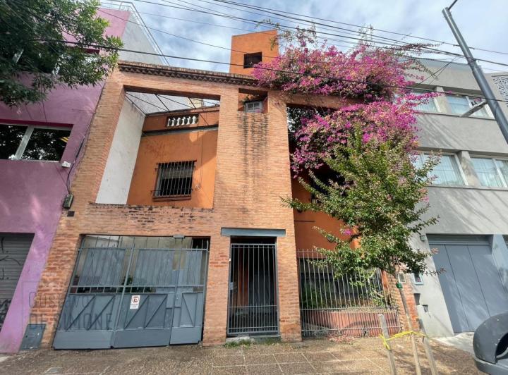 Casa · 206m² · 5 Ambientes · 2 Cocheras