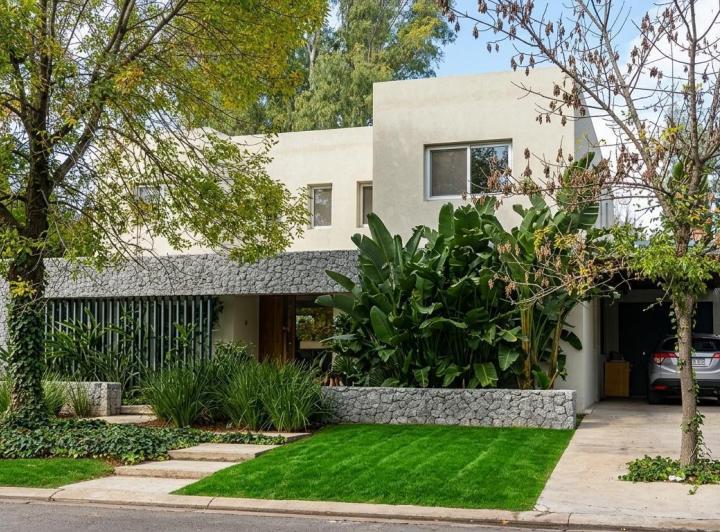 Casa · 255m² · 6 Ambientes · 2 Cocheras