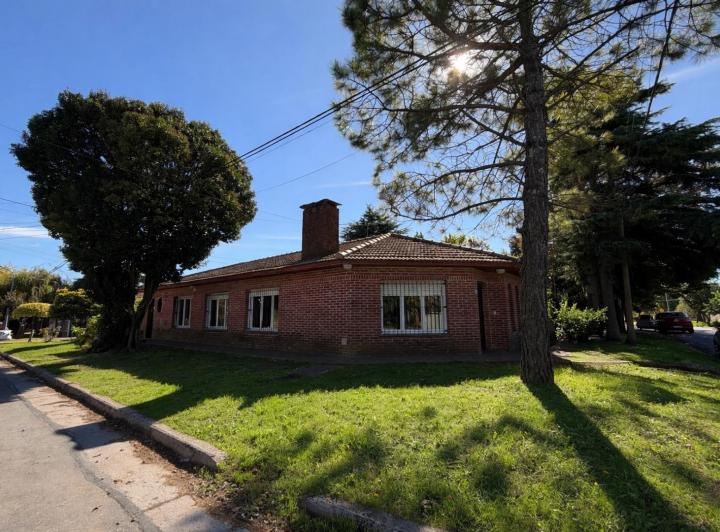 Casa · 175m² · 4 Ambientes · 2 Cocheras